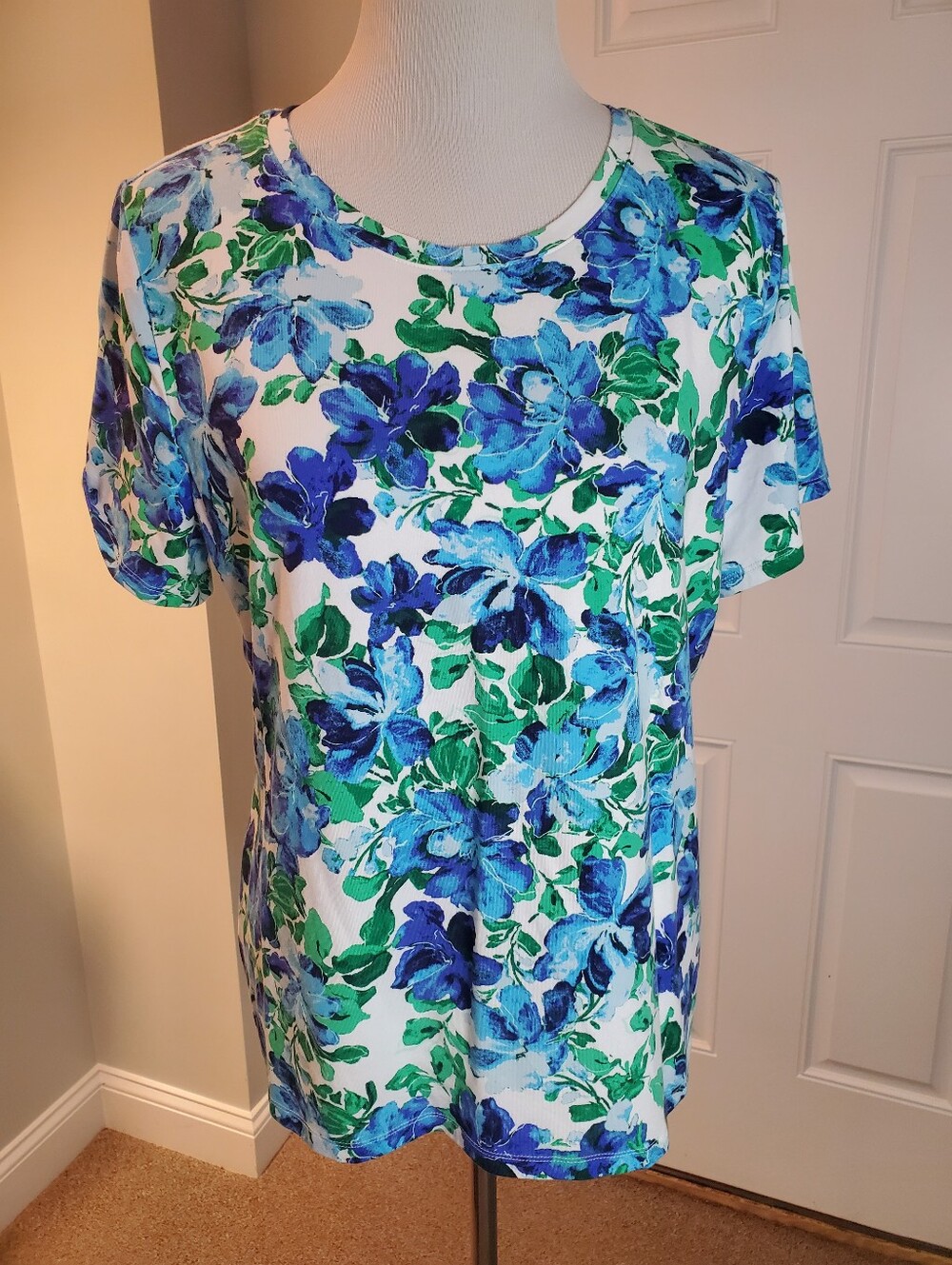 Isaac Mizrahi Blue & Green Floral Short Sleeve Top